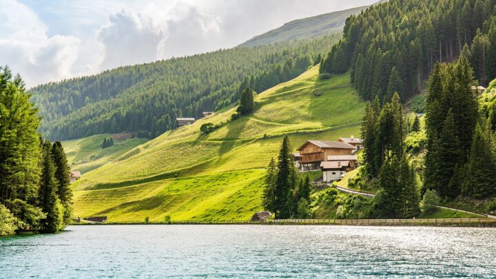 Wie kann man ein Gartenhaus in den Garten integrieren?
